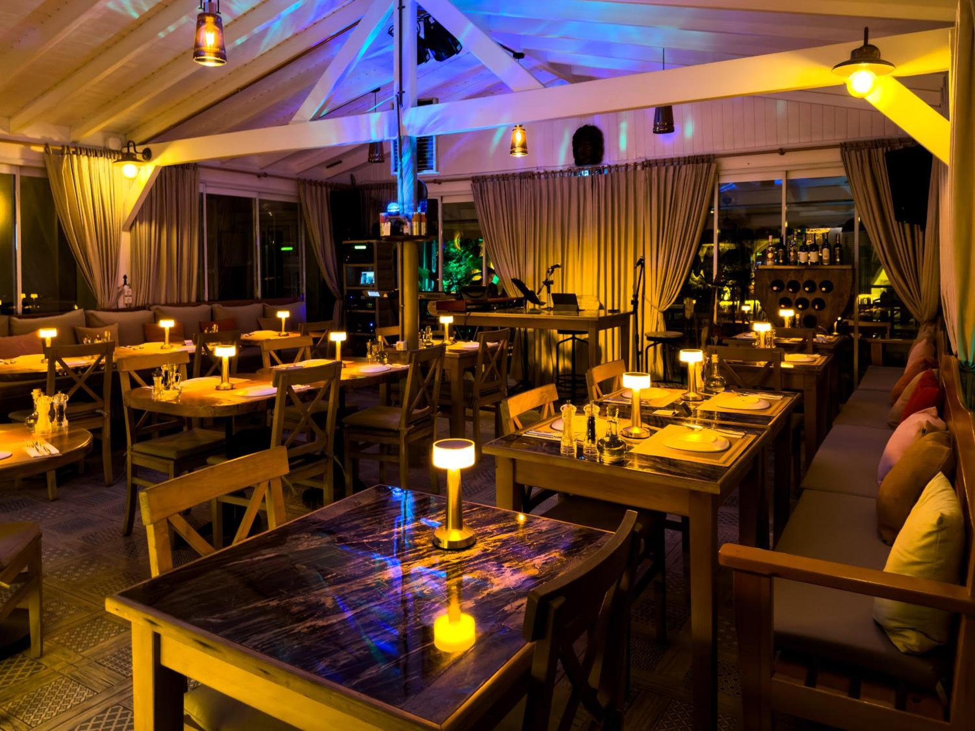 Banana Alacati Food & Stay - Adults Only Экстерьер фото
